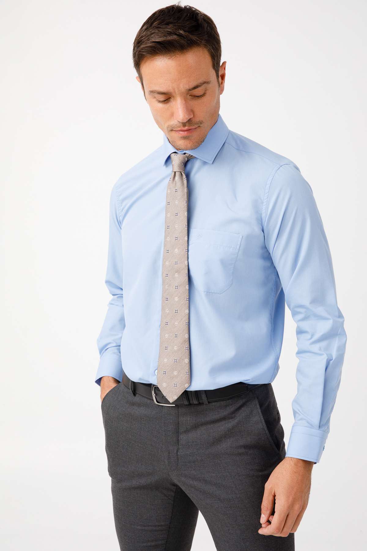 Koyu Mavi Regular Fit Rahat Kalıp Klasik Yaka Düz Uzun Kollu Cepli Kolay Ütülenir Gömlek