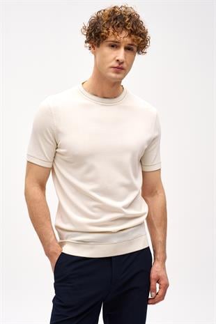 Krem Standart Fit Dar Kalıp Bisiklet Yaka Düz Kısa Kollu Triko Tişört