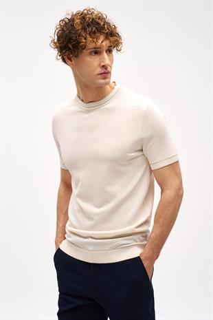 Krem Standart Fit Dar Kalıp Bisiklet Yaka Düz Kısa Kollu Triko Tişört