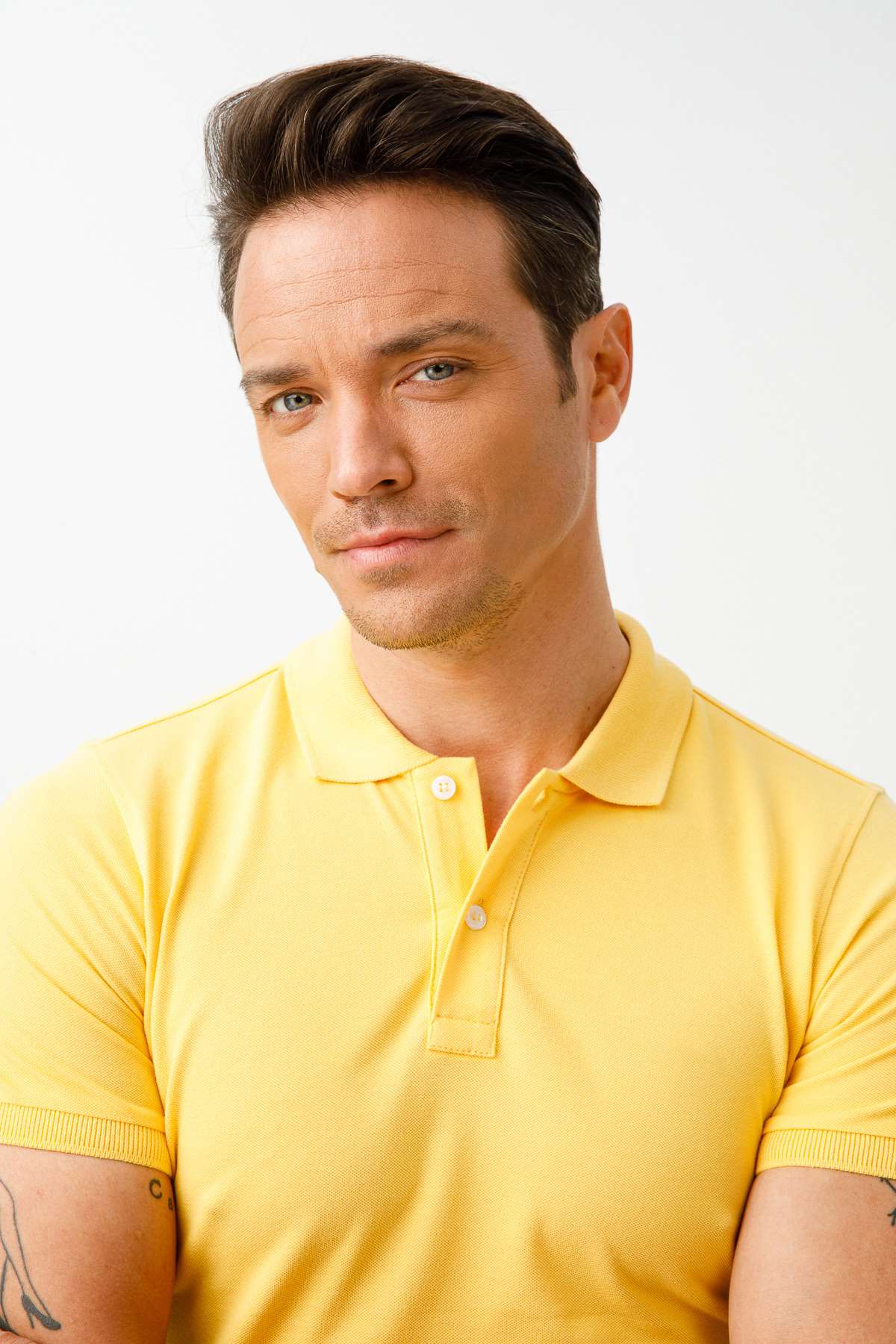 Sarı Modern Fit Dar Kalıp Polo Yaka Düz Kısa Kollu Pamuklu Tişört