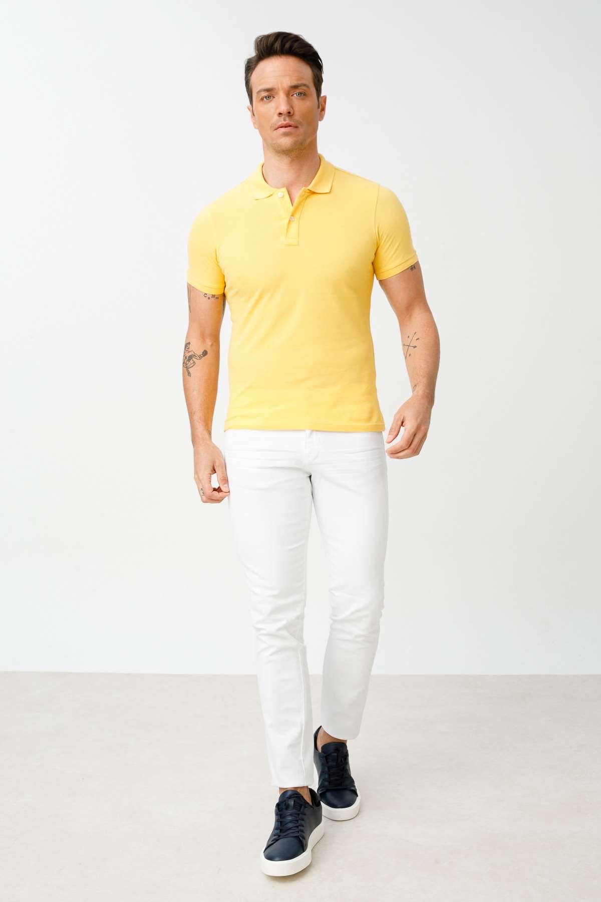 Sarı Modern Fit Dar Kalıp Polo Yaka Düz Kısa Kollu Pamuklu Tişört