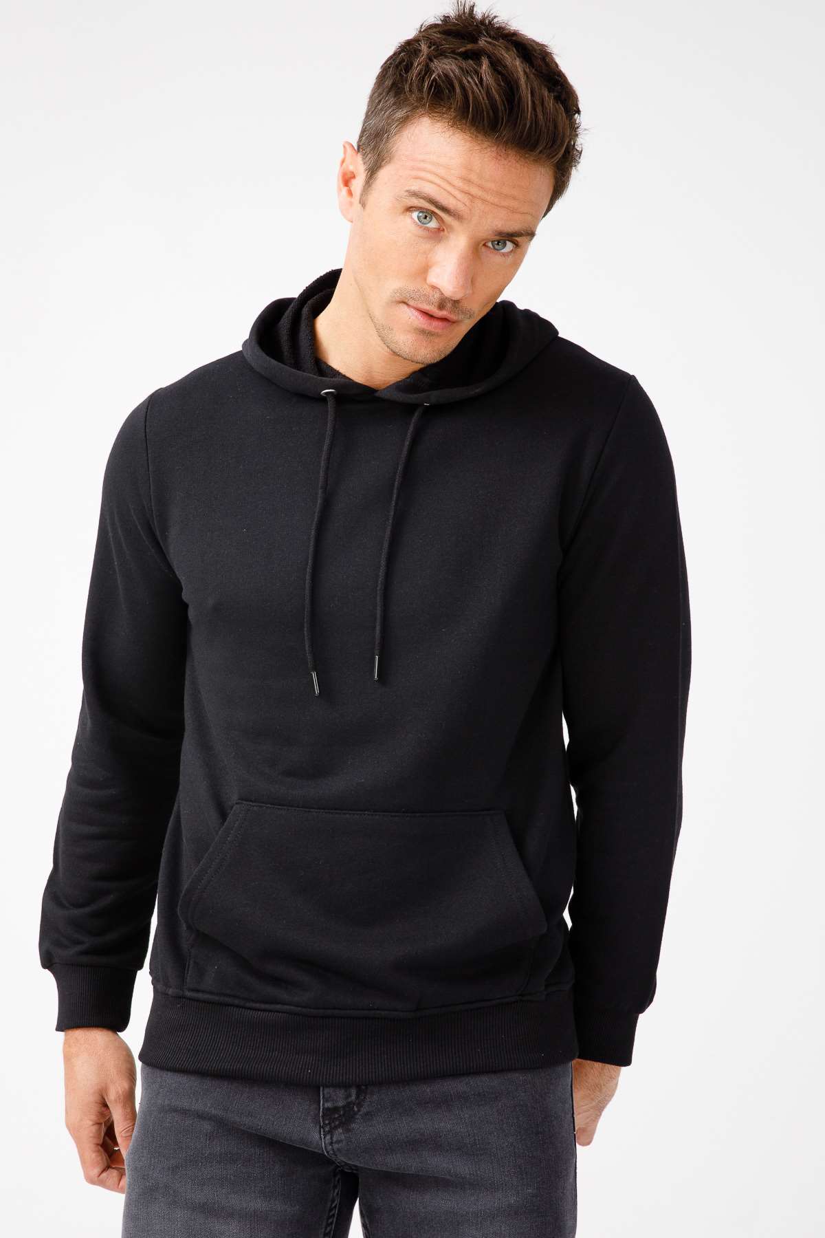 Erkek Siyah Modernfit / Ekstra Dar Kalıp Kapşonlu Fermuarsız Sweatshirt