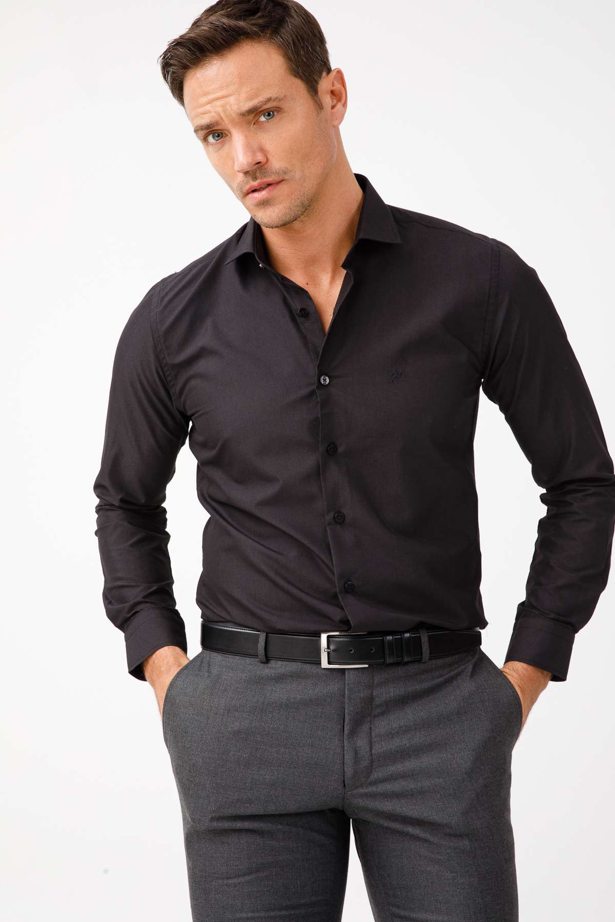 Siyah Slim Fit Dar Kalıp Klasik Yaka Düz Uzun Kollu Cepsiz Kolay Ütülenir Gömlek