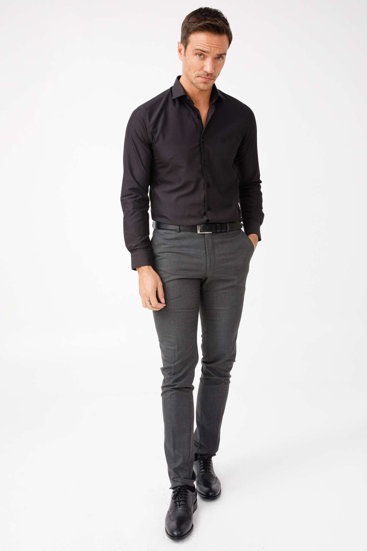 Siyah Slim Fit Dar Kalıp Klasik Yaka Düz Uzun Kollu Cepsiz Kolay Ütülenir Gömlek