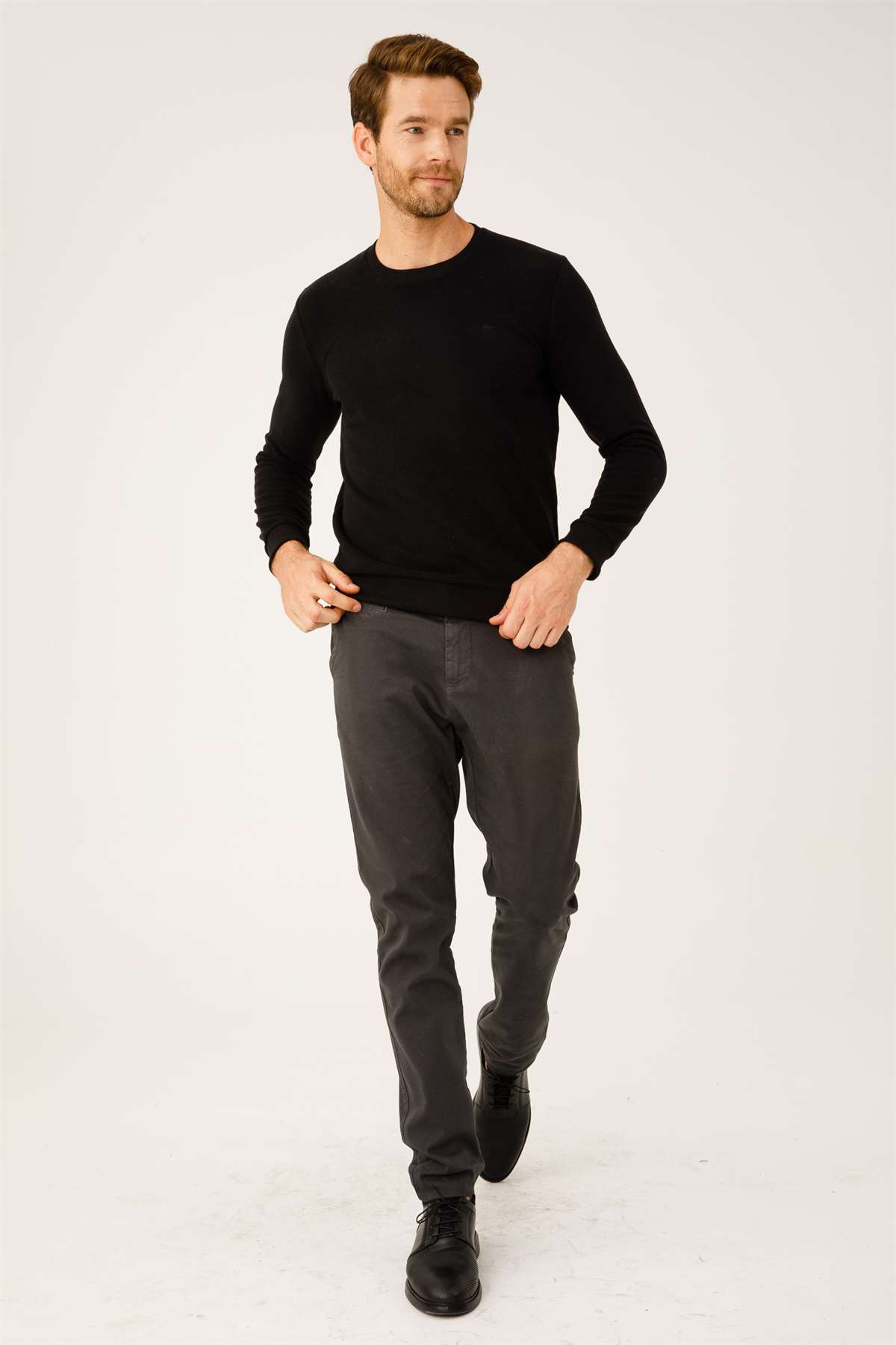 Siyah Regular Fit Rahat Kalıp Bisiklet Yaka Düz Uzun Kollu  Triko