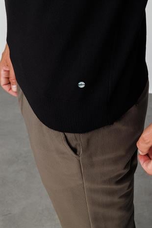 Siyah Standart Fit Dar Kalıp Yarım Balıkçı Düz Uzun Kollu  Triko