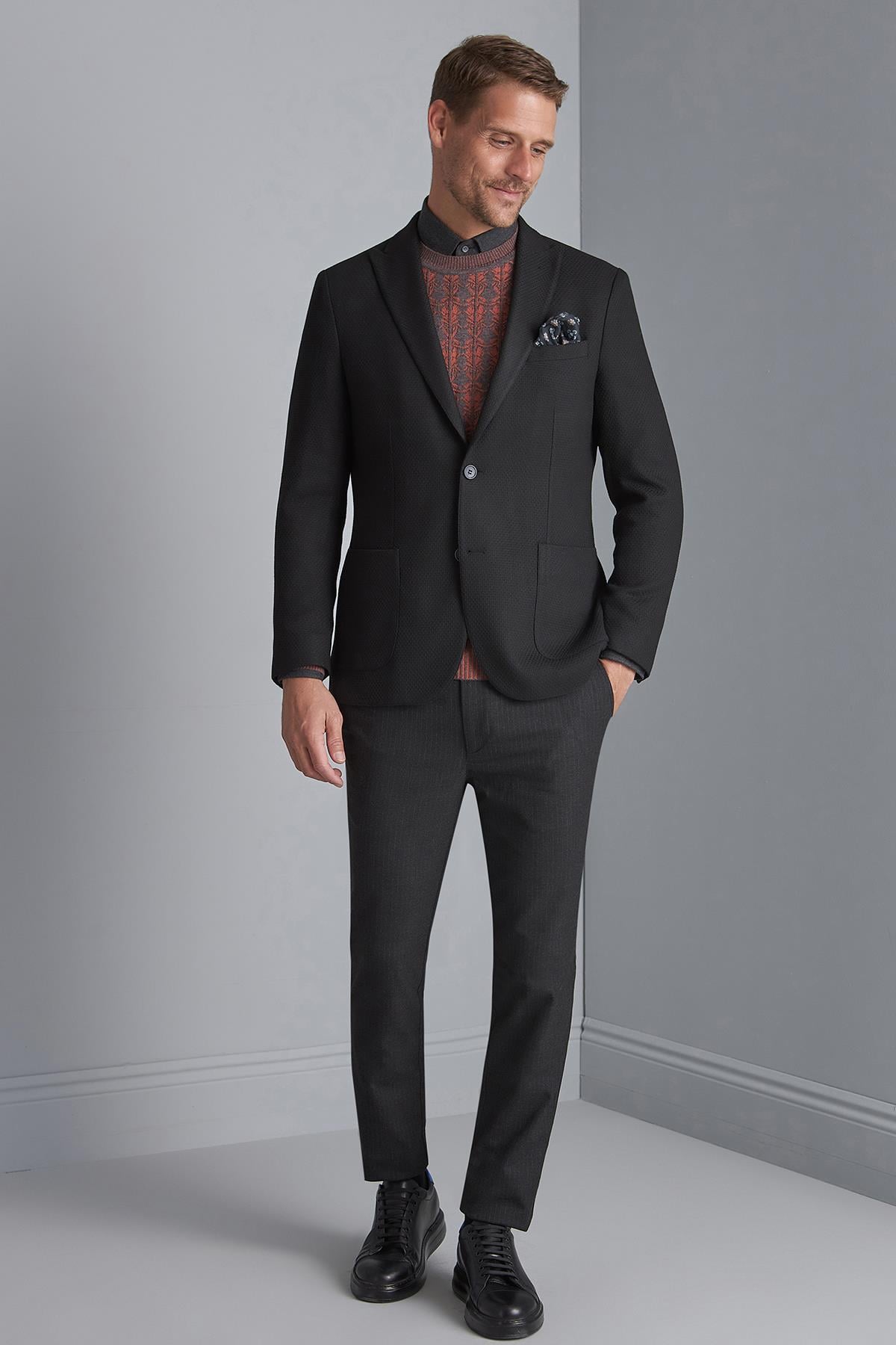 ERKEK SİYAH SLIM FIT / DAR KALIP SİVRİ YAKA CEKET