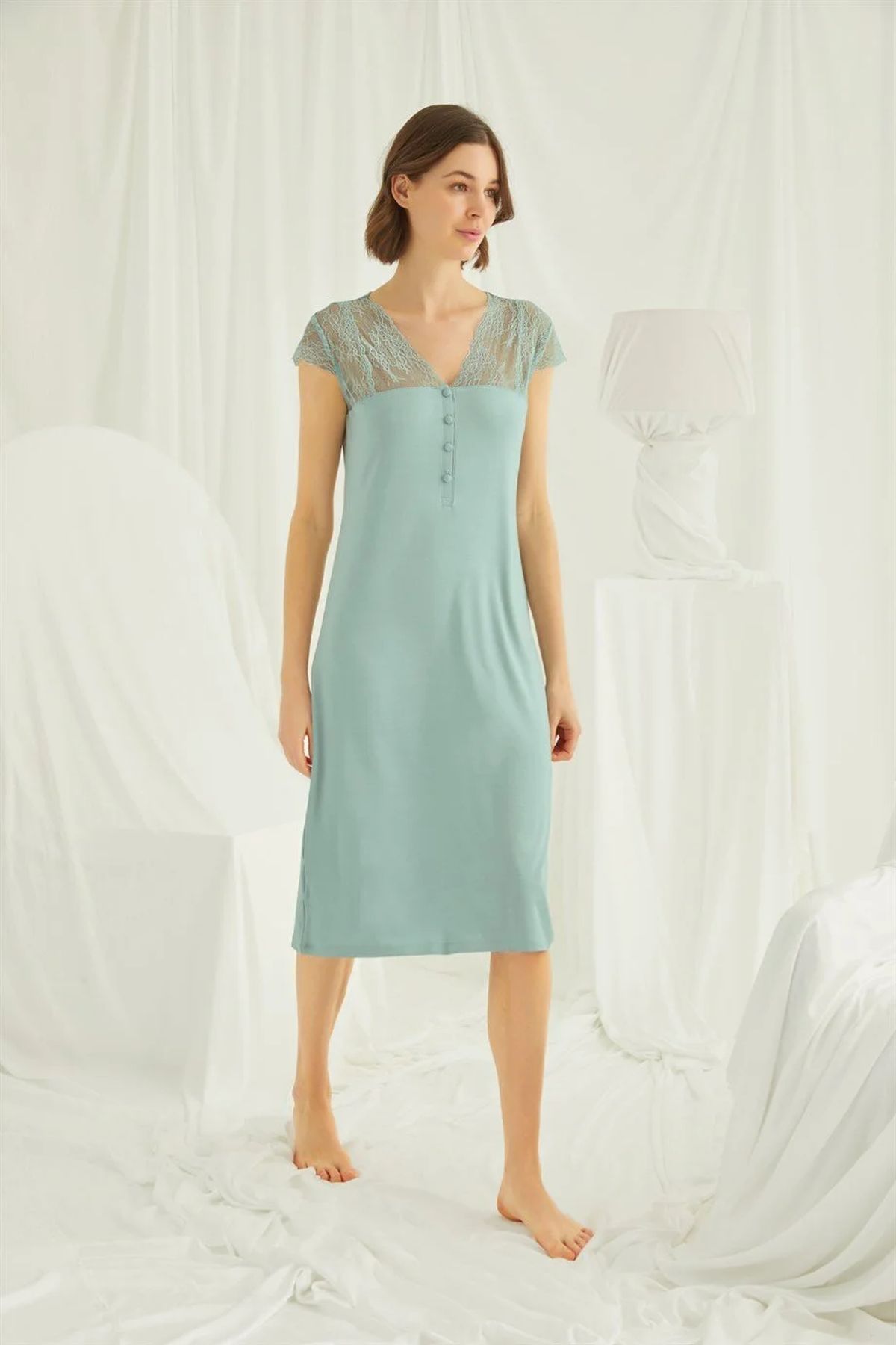 Monamise 18463 Kadın Açık Yeşil V Yaka Önden Düğmeli Dantelli Kısa Kollu Midi Büyük Beden Gecelik