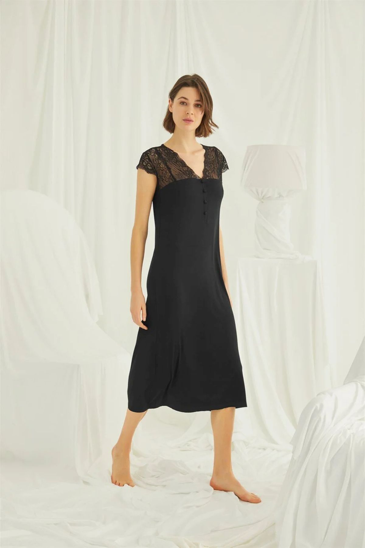 Monamise Kadın Siyah Dantelli Yakası Düğmeli Gecelik 18406