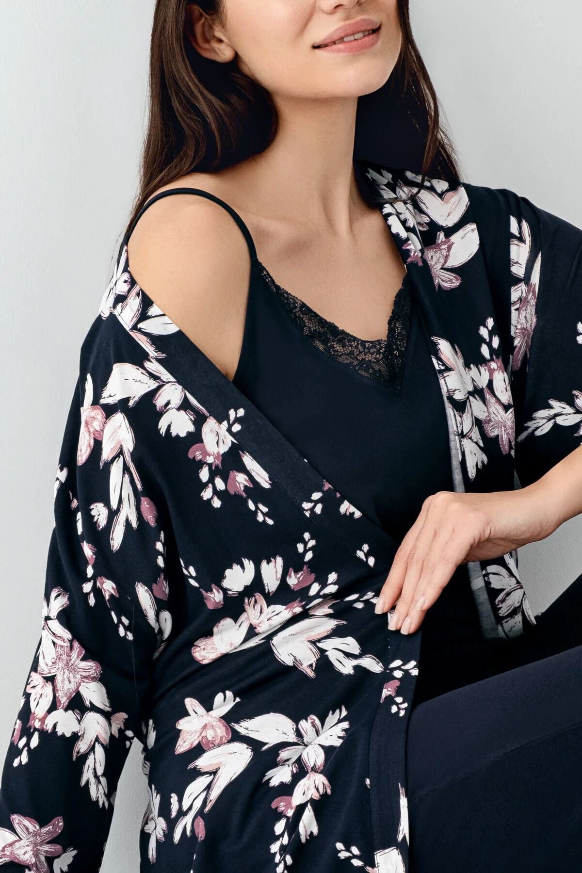 Pierre Cardin 9108 Kadın Siyah Sabahlıklı İp Askılı Dantel Detaylı 3Lü Pijama Takımı