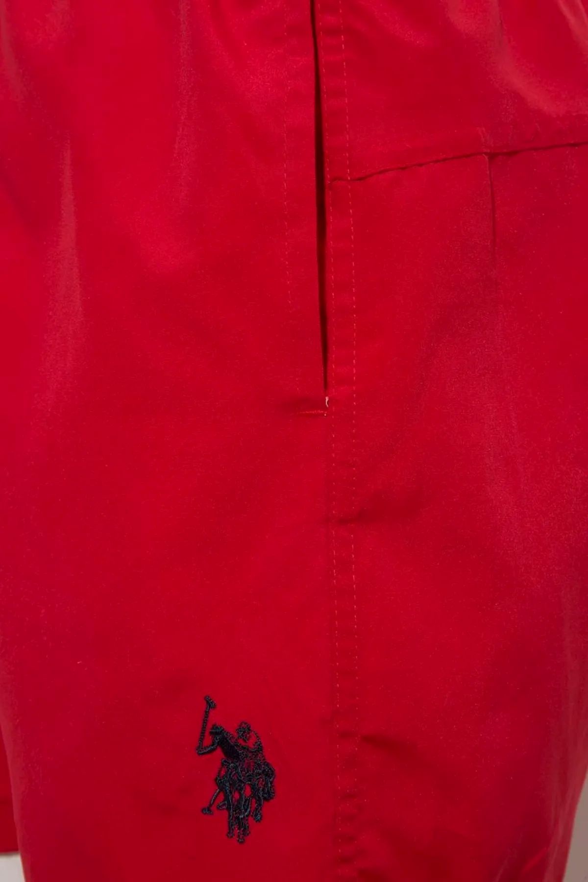 U.S. Polo Assn. 21000 Kırmızı Cepli Orta Boy Erkek Deniz Şortu