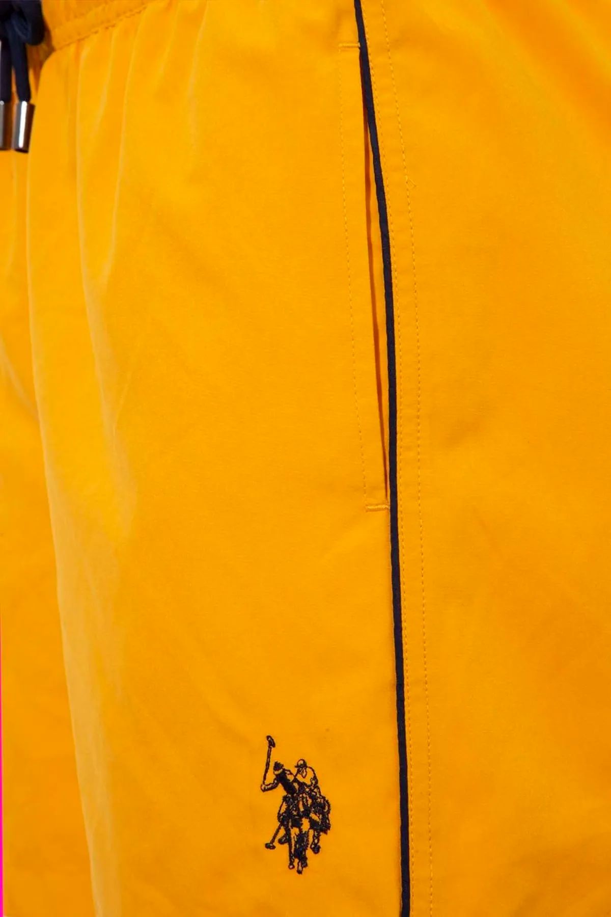 U.S. Polo Assn. 22002 Sarı Cepli Orta Boy Erkek Deniz Şortu