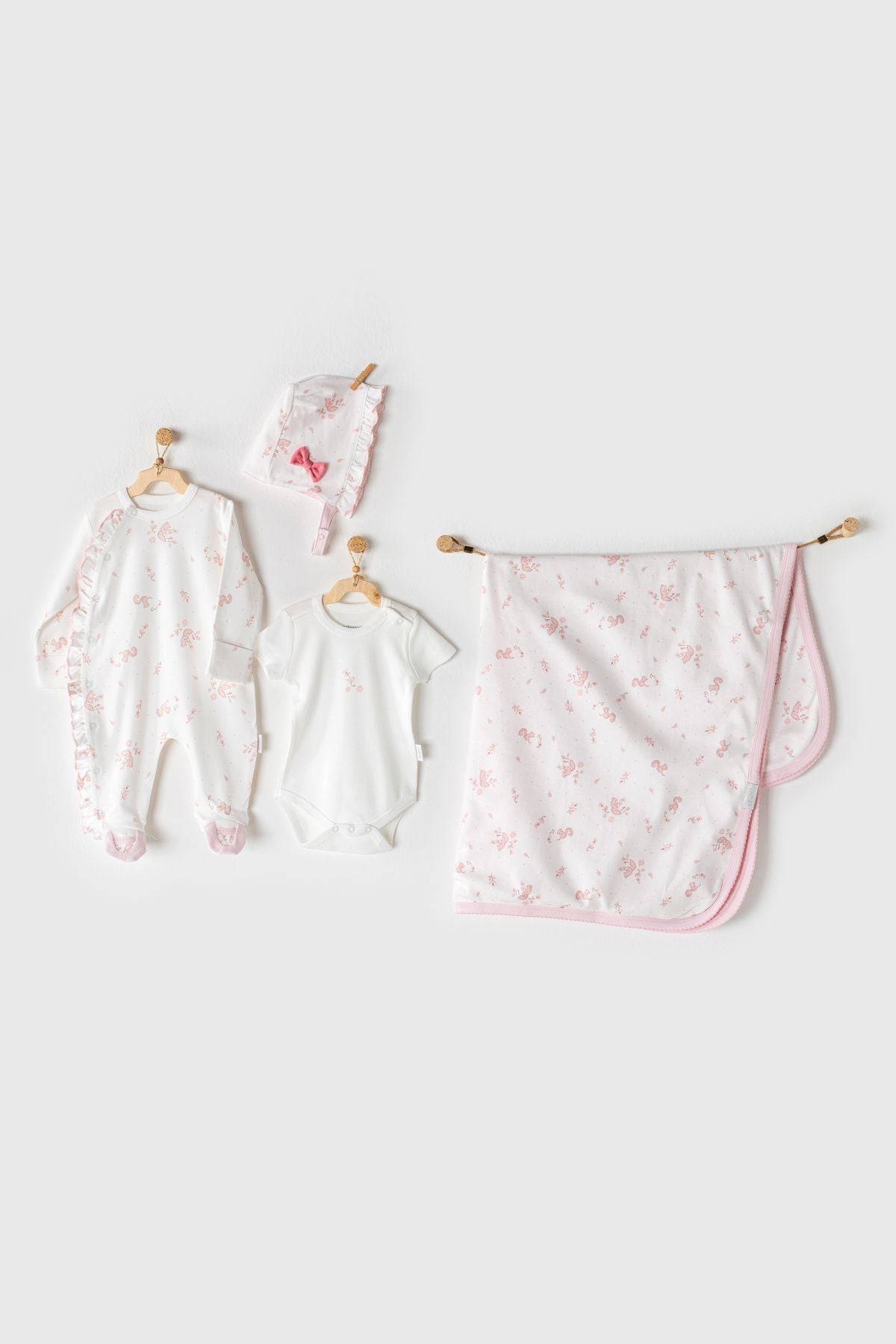 Andywawa AC23335 Bebek Hastane Çıkışı 4 Pcs Tül Kılıflı Set Newborn Squirrels In The ForestKız Bebek 5'li SetAndywawa