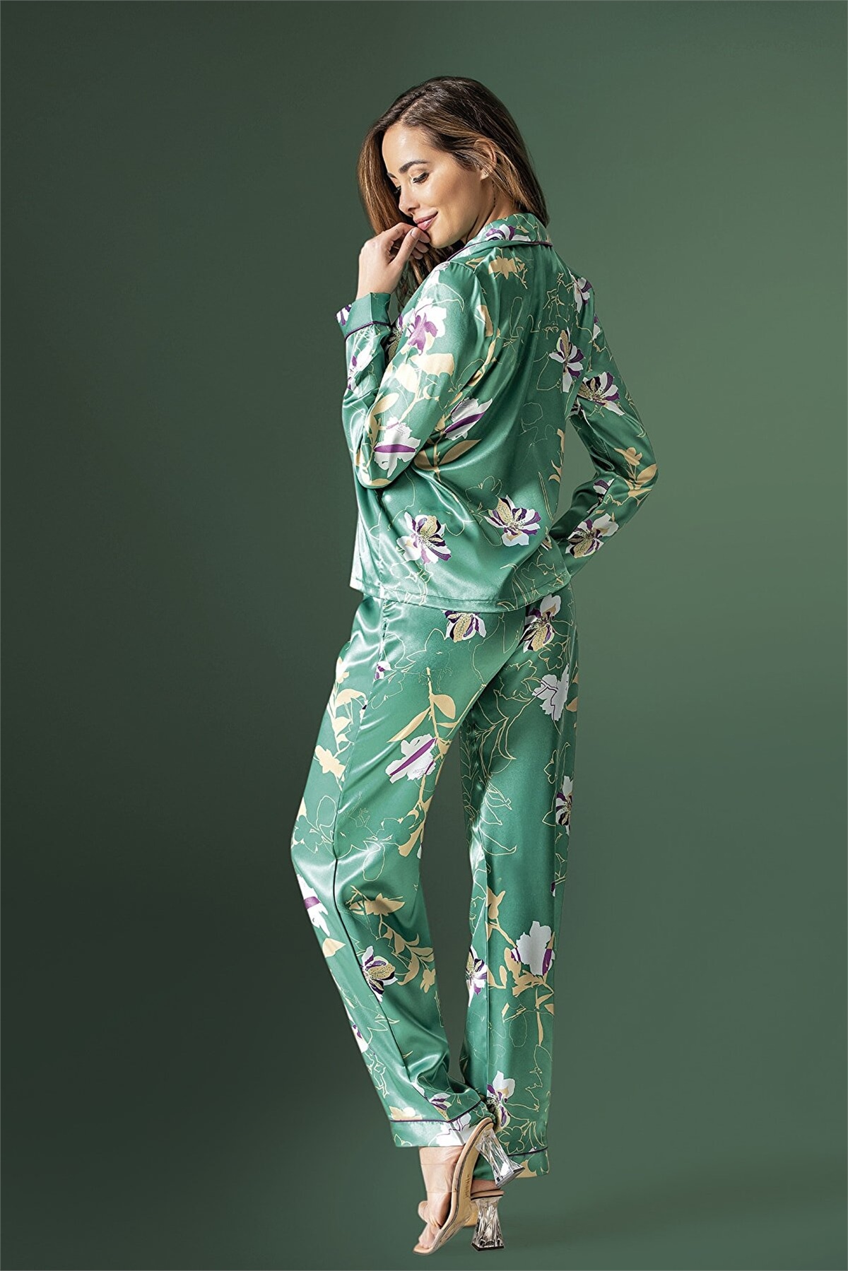 Kadın Yeşil Desenli Önden Düğmeli Saten Pijama Takımı 2210 | Burdagel.com