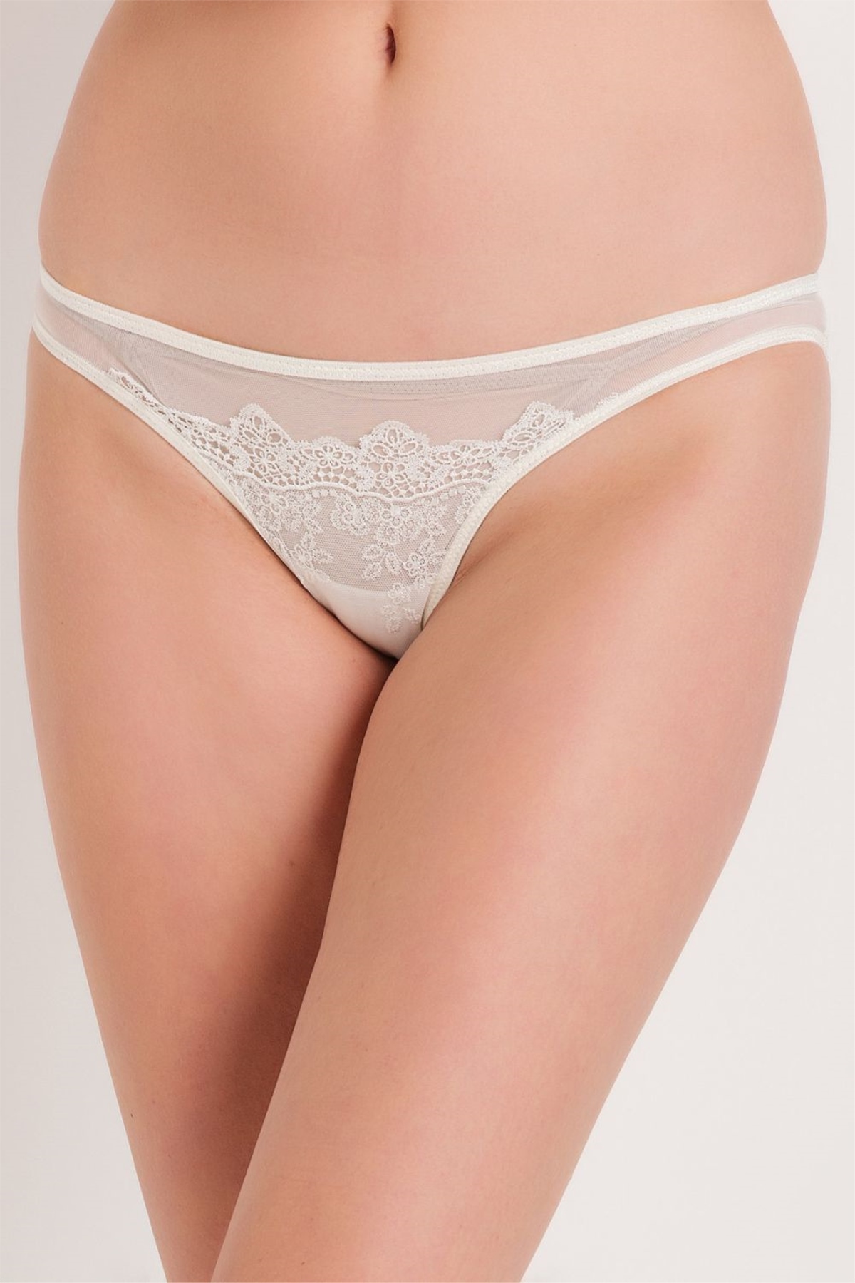 Magic Form 292 Kadın Ekru Brode Dantelli Geniş Kenarlı Normal KülotSlip KülotMagic Form