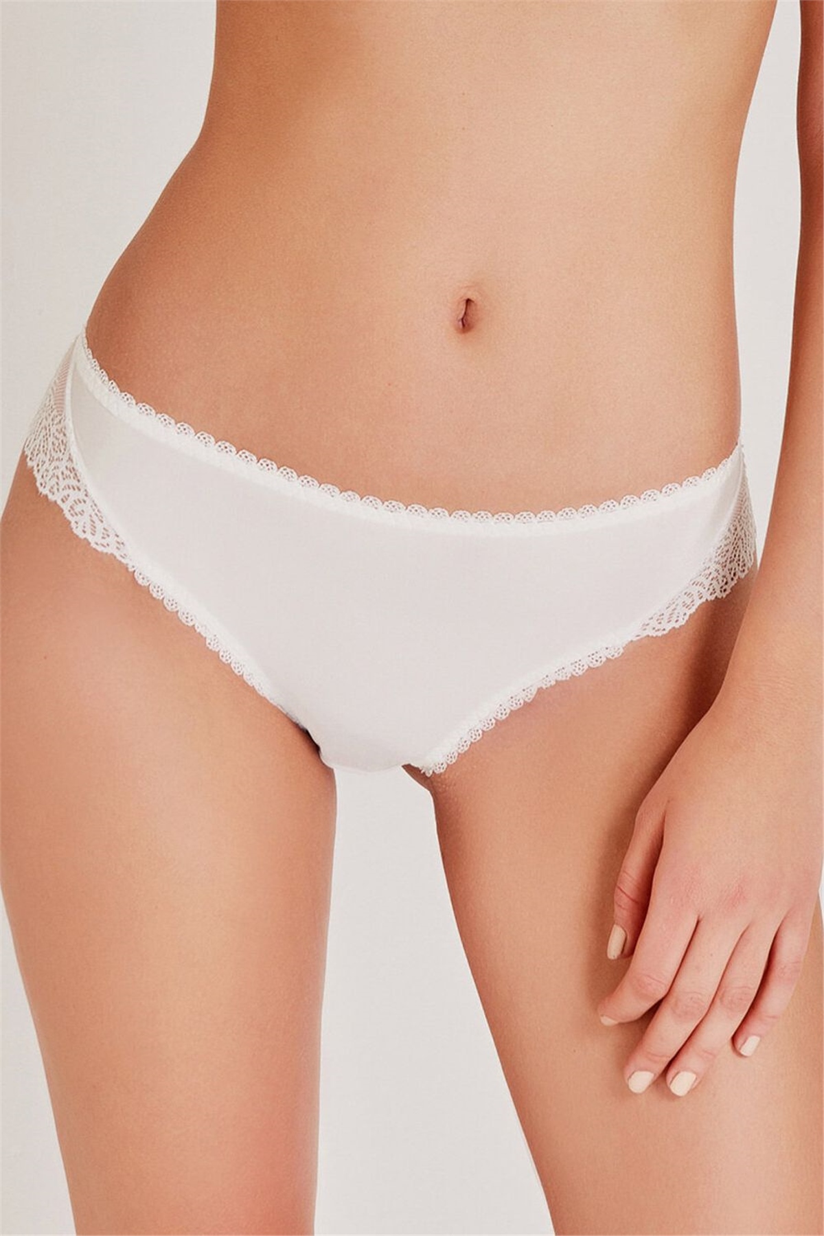 Magic Form 312 Kadın Ekru Arkası Dantelli Normal KülotSlip KülotMagic Form