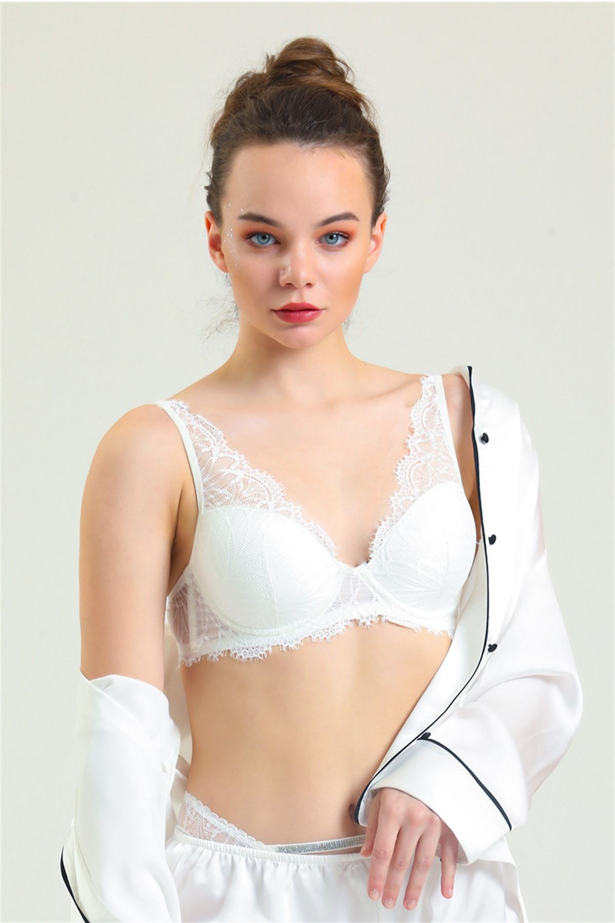 Magic Form 3685 Kadın Ekru İnce Dantelli Süngerli SütyenDantelli SütyenMagic Form