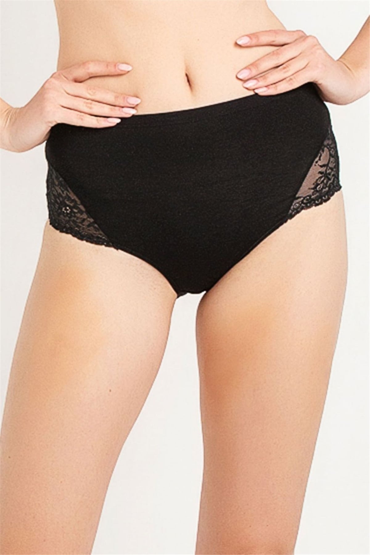 Magic Form 626 Kadın Siyah Geniş Kenarlı Penye Kumaşlı Az Dantelli Normal KülotPamuklu KülotMagic Form