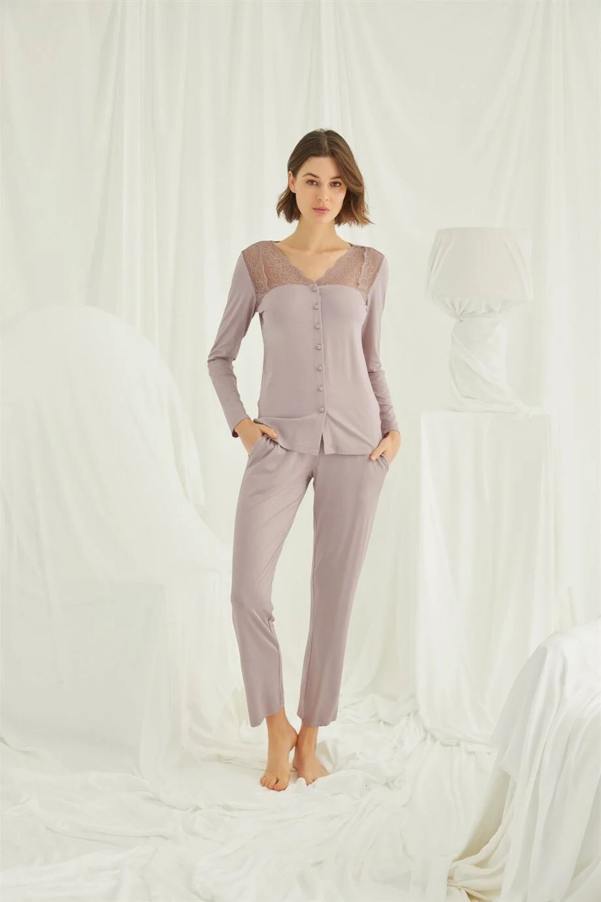 Monamise Kadın Vizon Omzu Dantelli Önü Boydan Düğmeli Pijama Takımı 18434Kadın Pijama TakımıMonamise