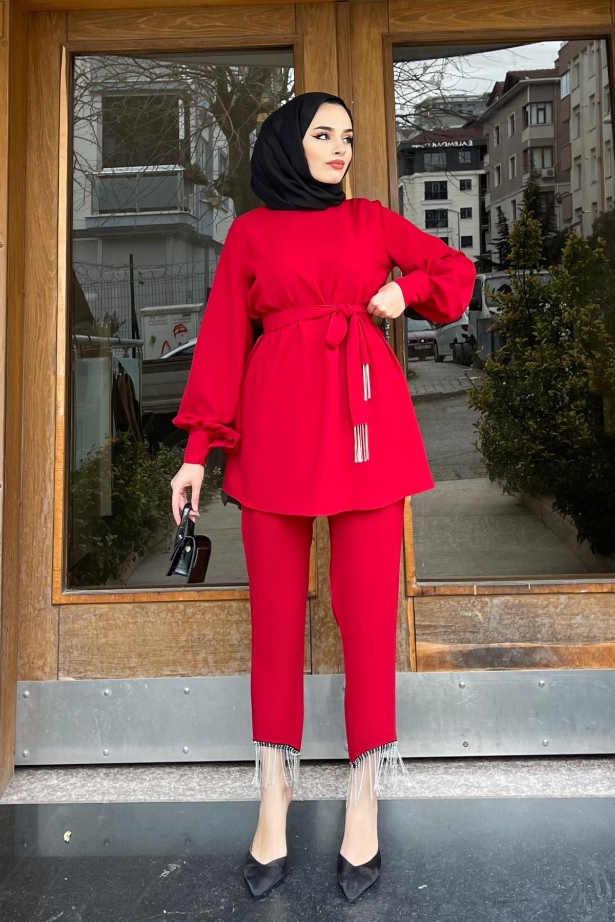 بدلة سلسلة Adenya باللون الأحمر