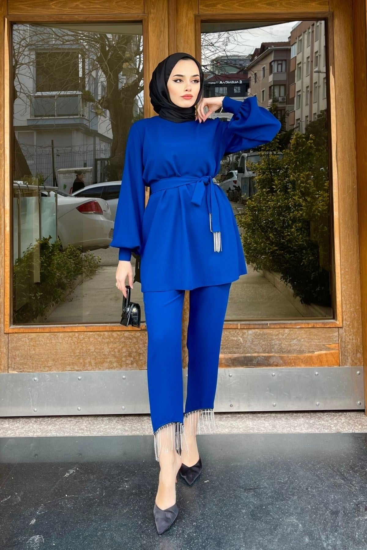 بدلة سلسلة Adenya باللون الأزرق الداكن