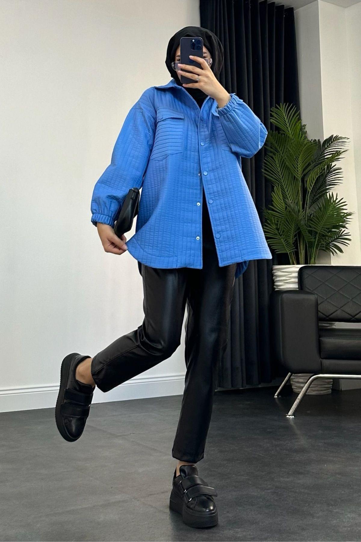 سترة باب بجيوب باللون الأزرق