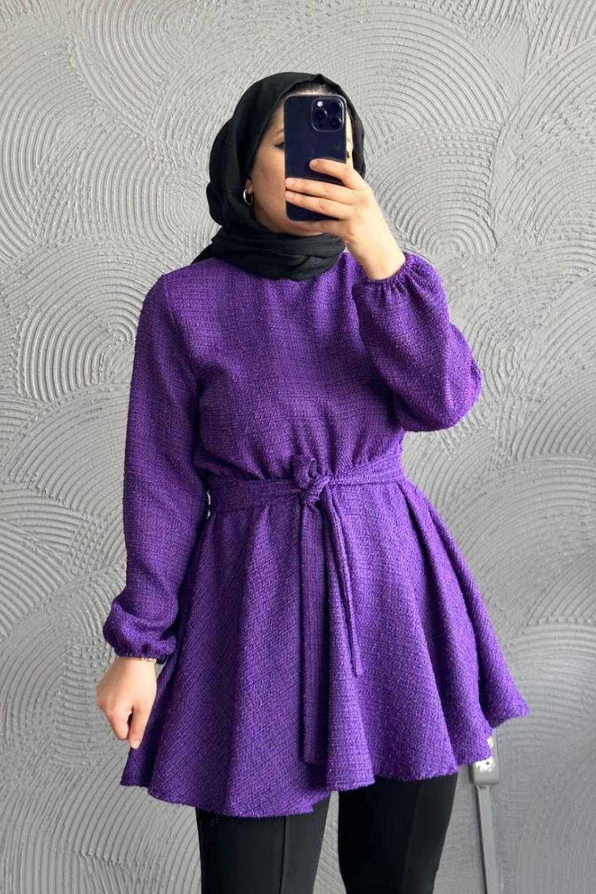 تونيك ملفوف باللون الأرجواني