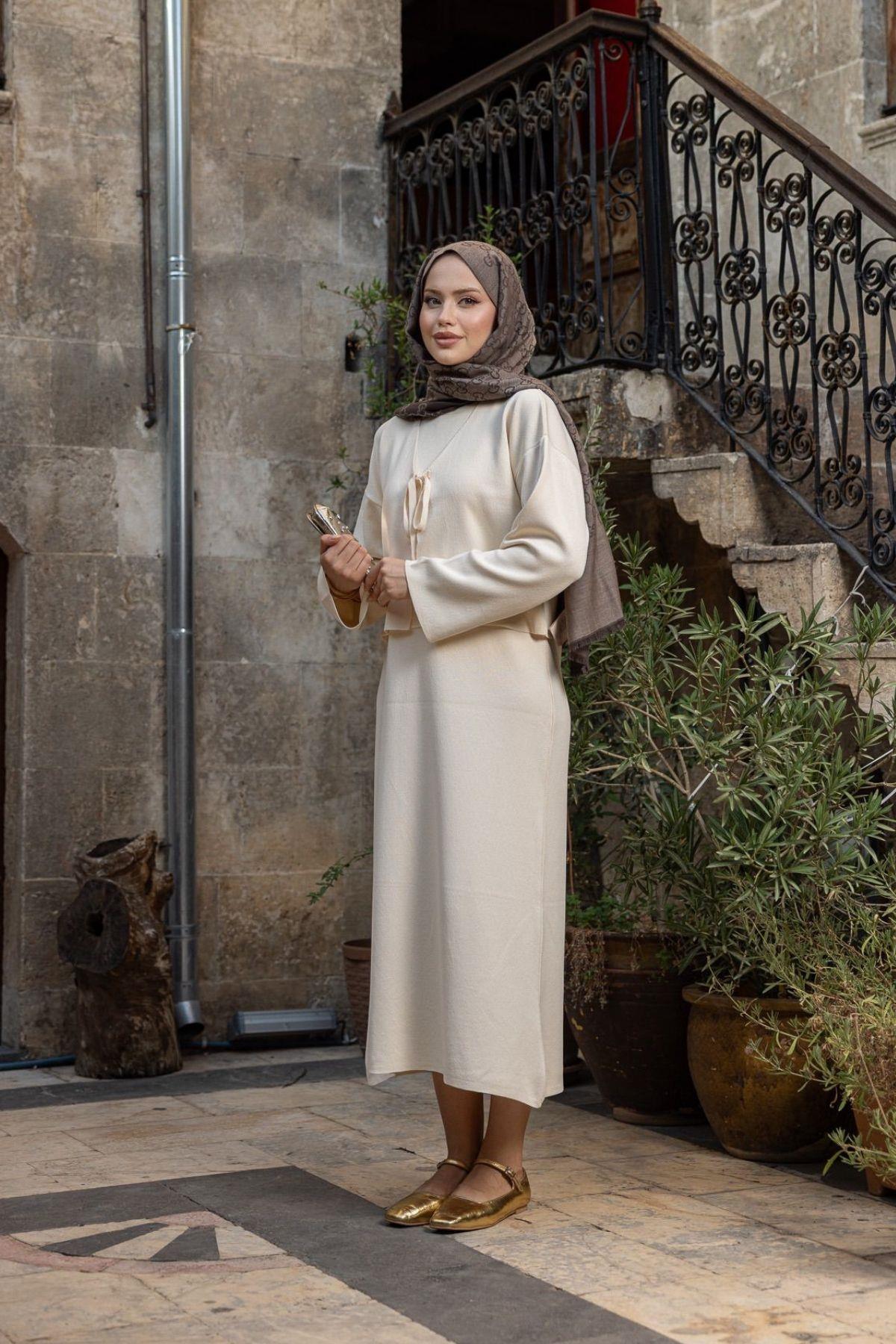 Kuğu Croplu Triko Elbise Krem, Fiyatları Kuğu Croplu Triko Elbise Krem- Haza Moda
