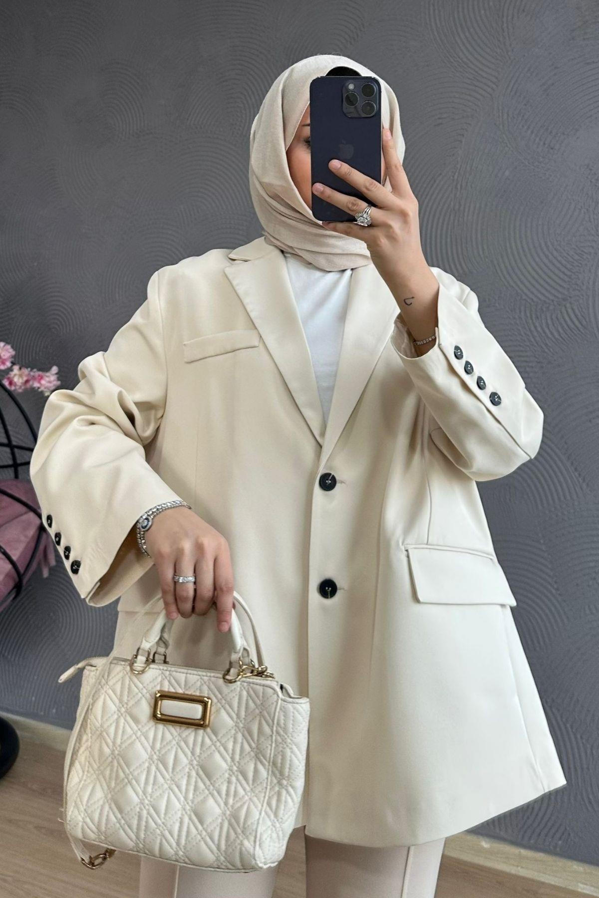 سترة كبيرة الحجم باللون البيج