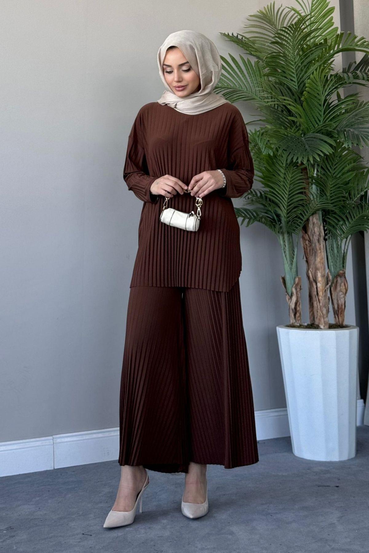 Sandy Takım Pilisoley Kahve, Fiyatları Sandy Takım Pilisoley Kahve – Haza Moda | Tesettür Giyim