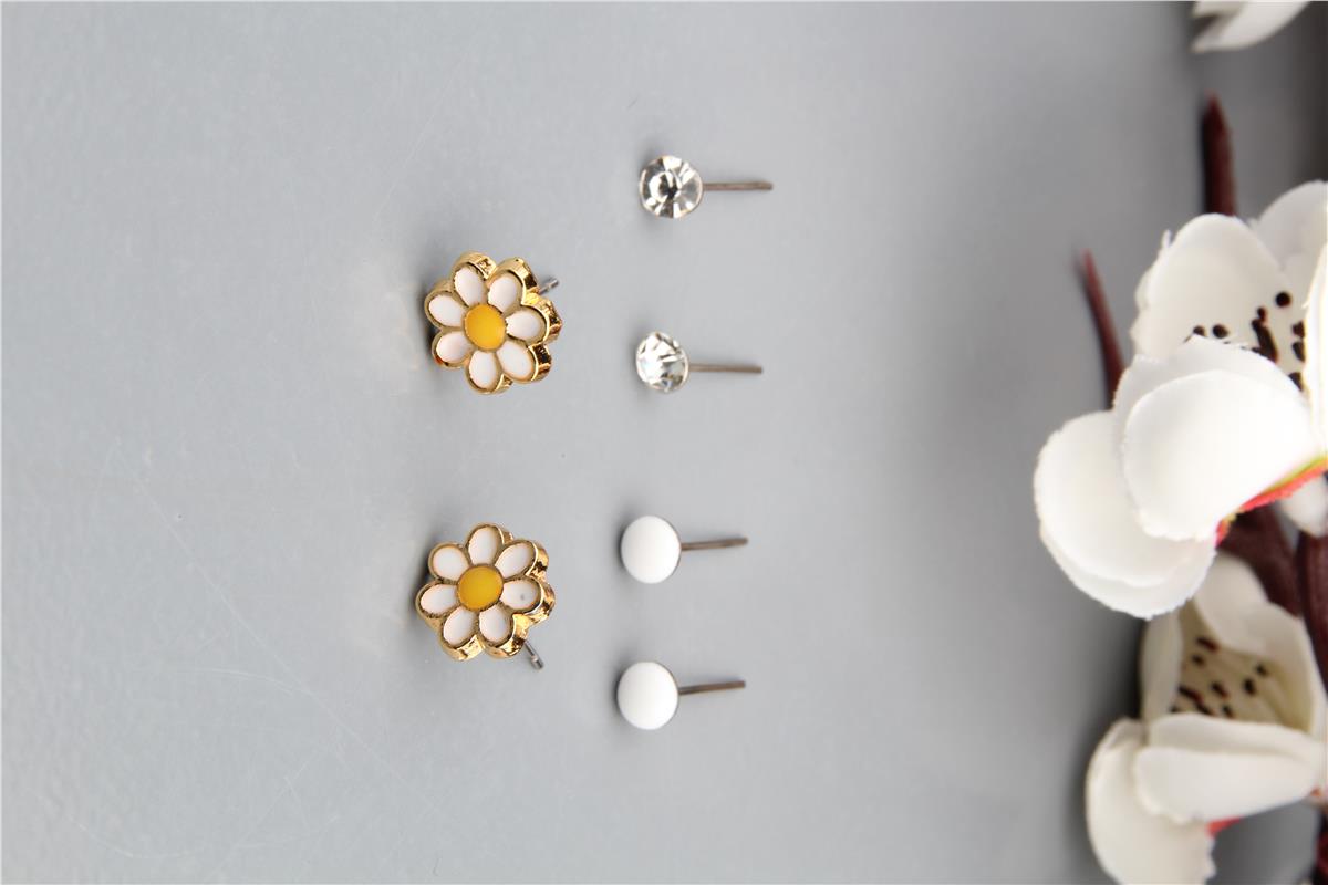 6 Lı Papatya Küpe Seti