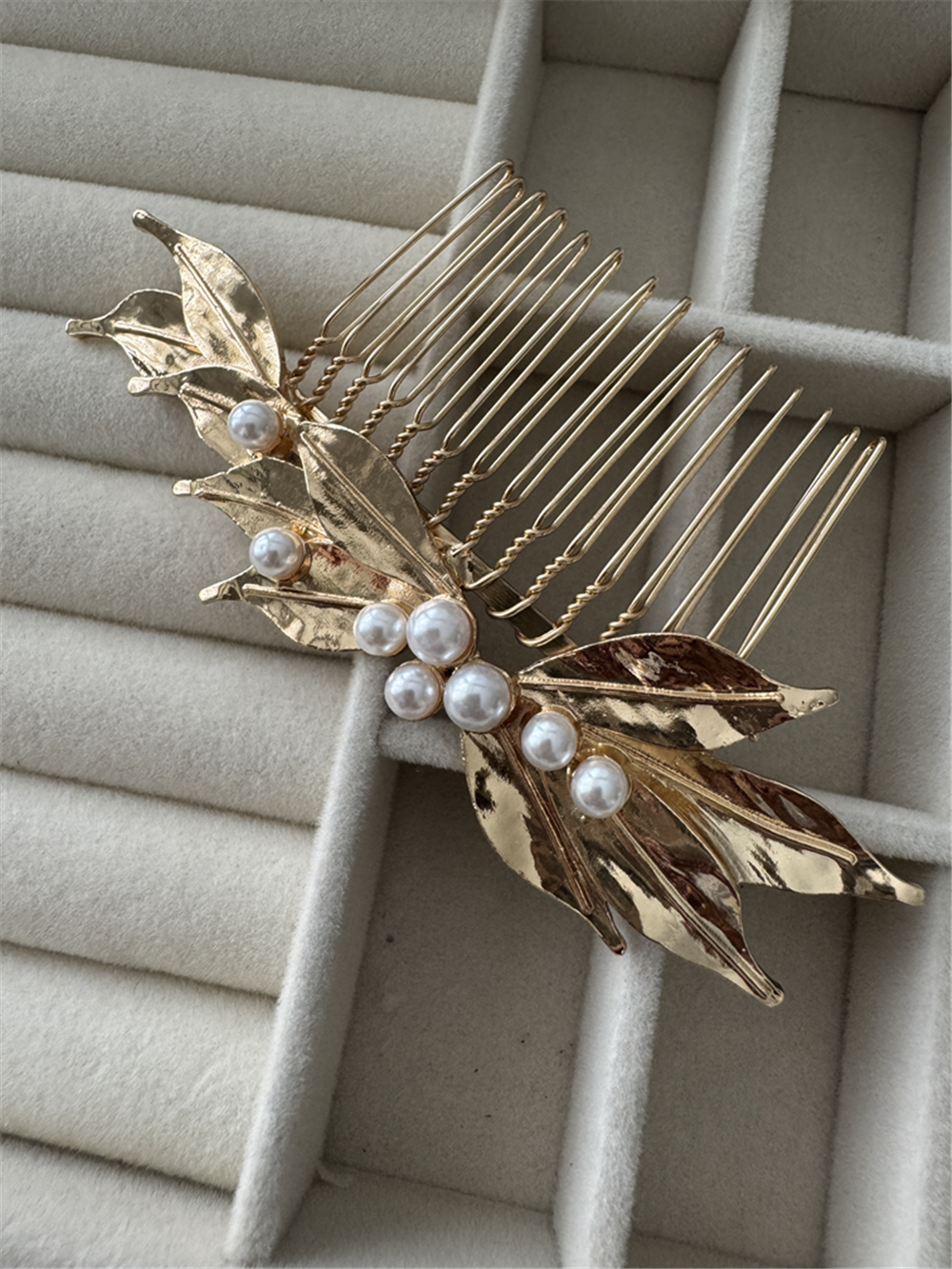 Altın Renkli Yaprak ve İnci Detaylı Tarak Toka