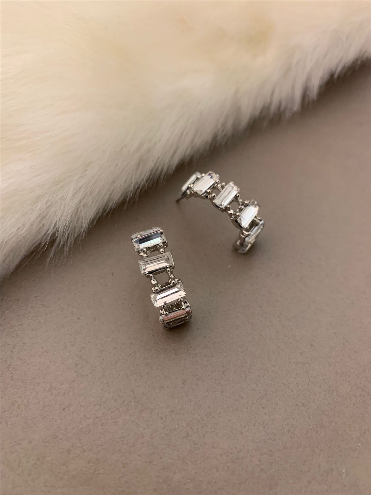 Baget Taşlı Silver Halka Küpe