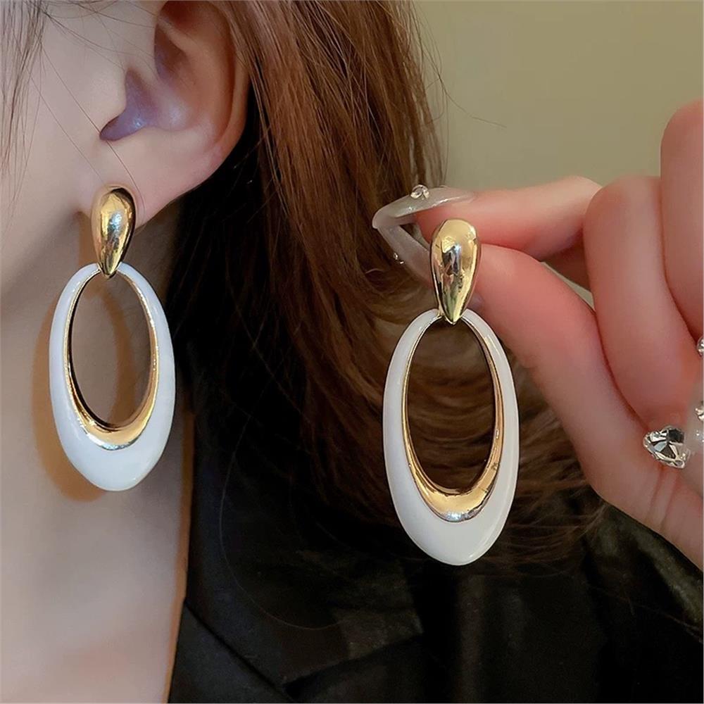Beyaz Gold Oval Vintage Küpe
