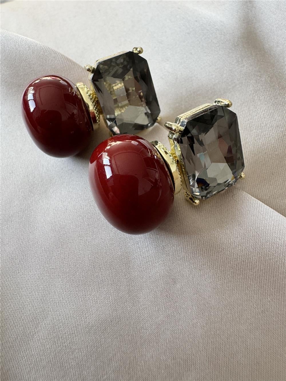 Bordo Füme Taşlı Küpe