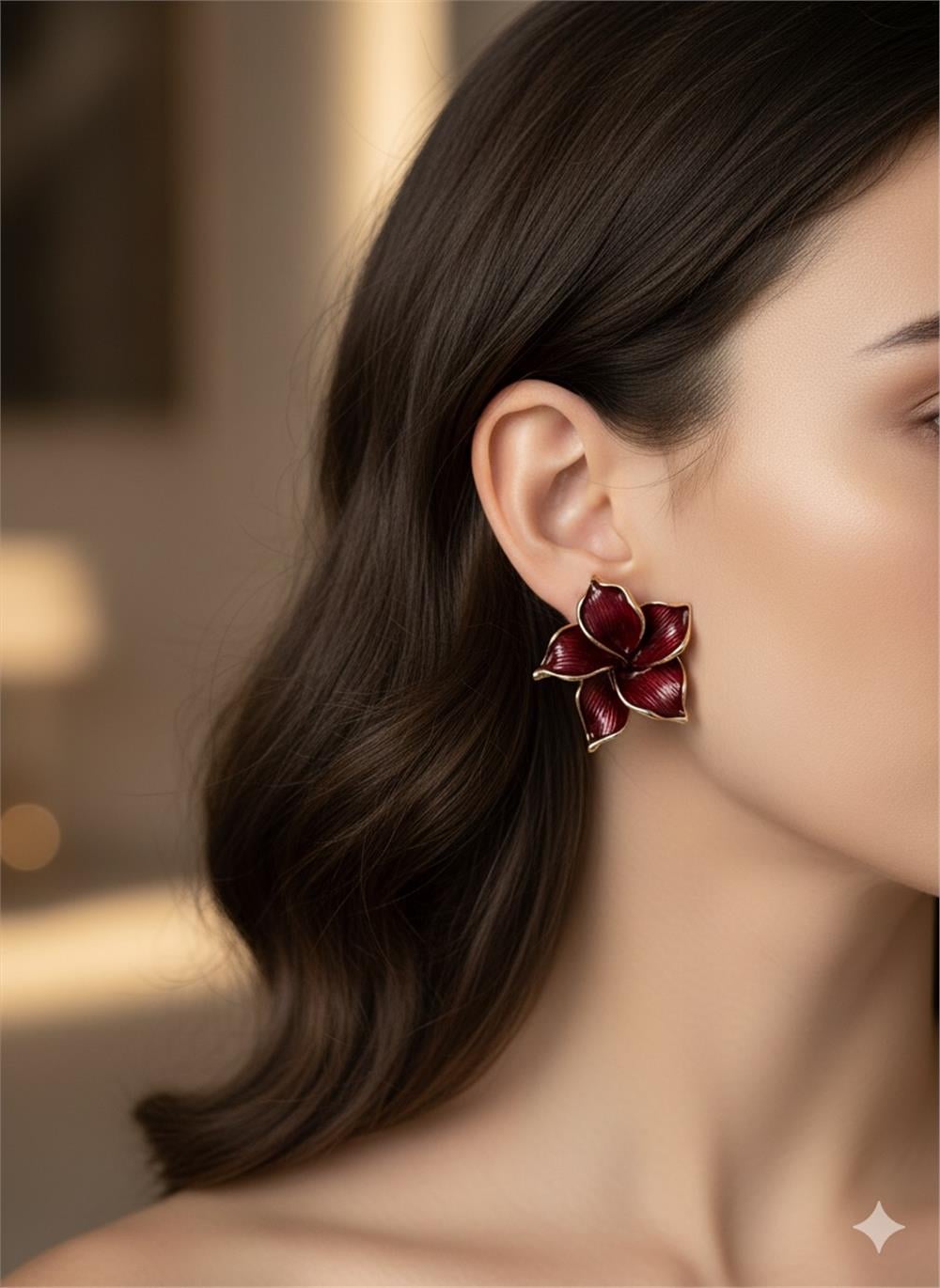 Bordo Kırmızı Mineli ve Gold Kenarlı Beş Yapraklı Çiçek Küpe