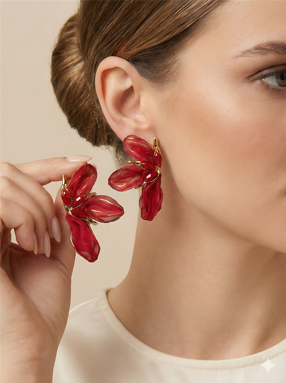 Bordo Tül Detaylı ve Kristal Taşlı Çiçek Küpe