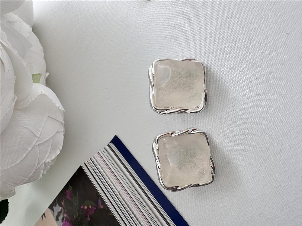 Buğulu Beyaz Taşlı Kare Silver Küpe