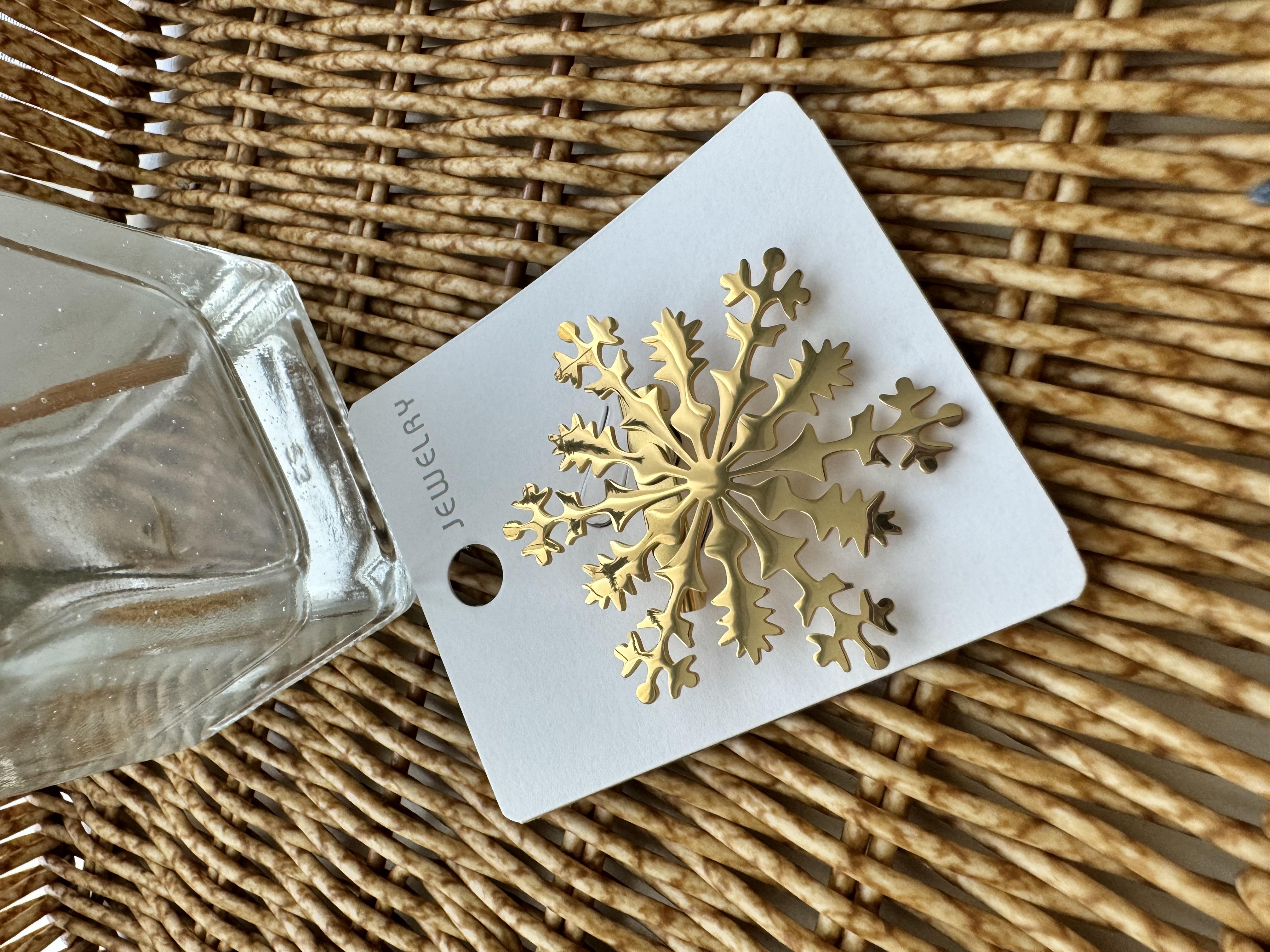 Çelik Kartanesi Broş