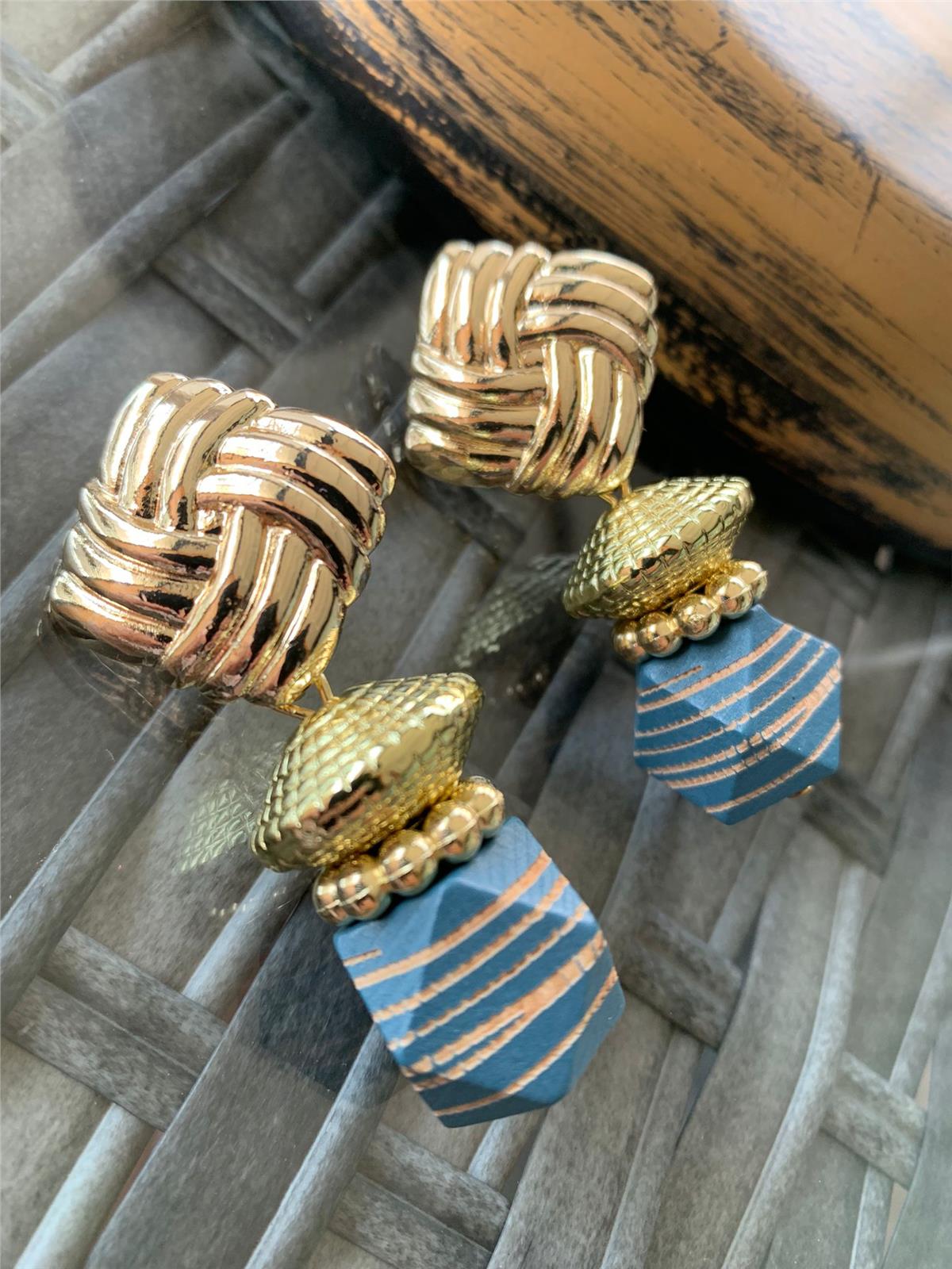 Çizgili İndigo Mavi Ahşap Boncuklu Tasarım Küpe