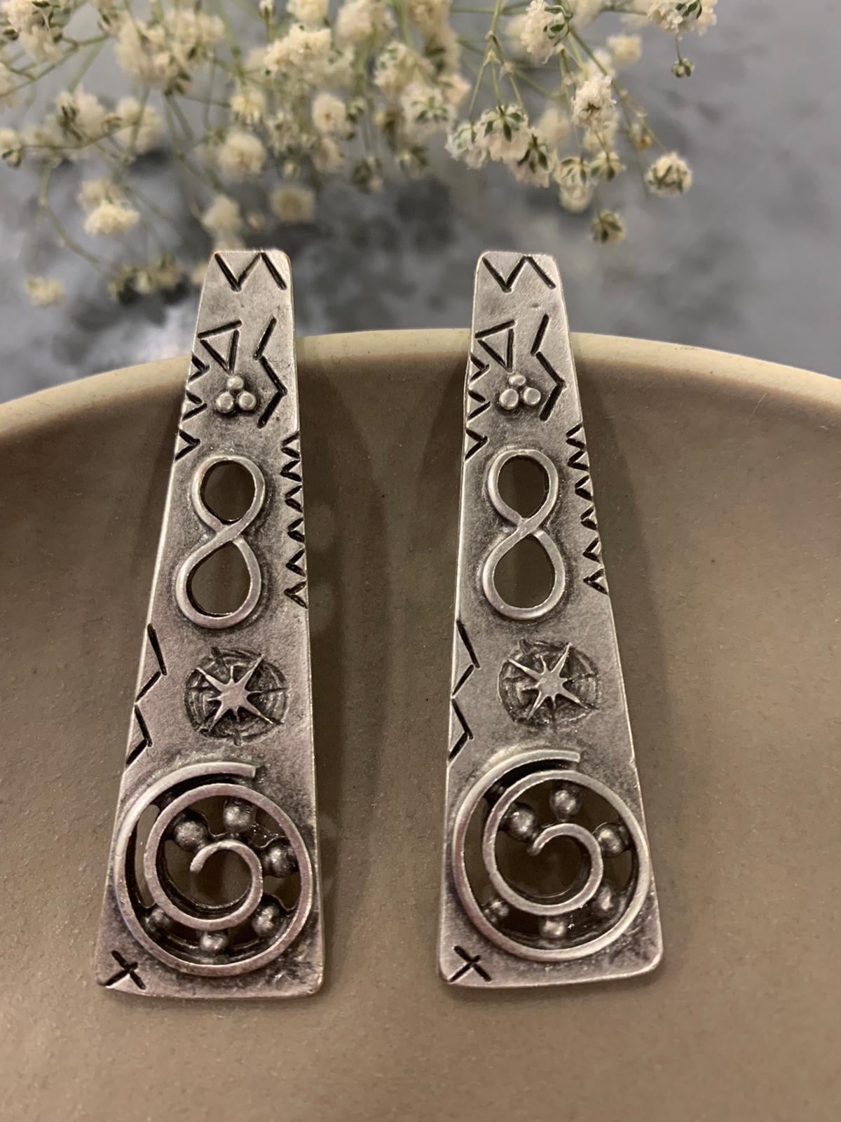 Etnik Silver Desenli Uzun Küpe