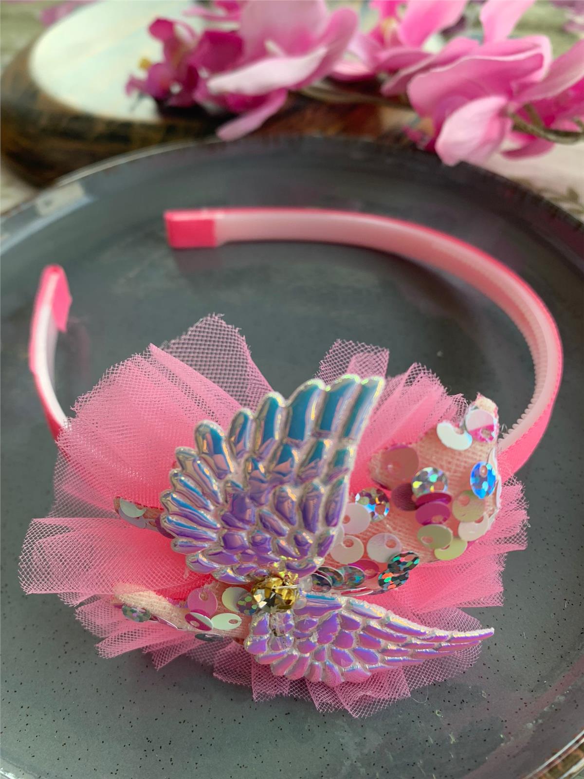 Fuşya Pembe Kanatlı Pul ve Tüllü Taç