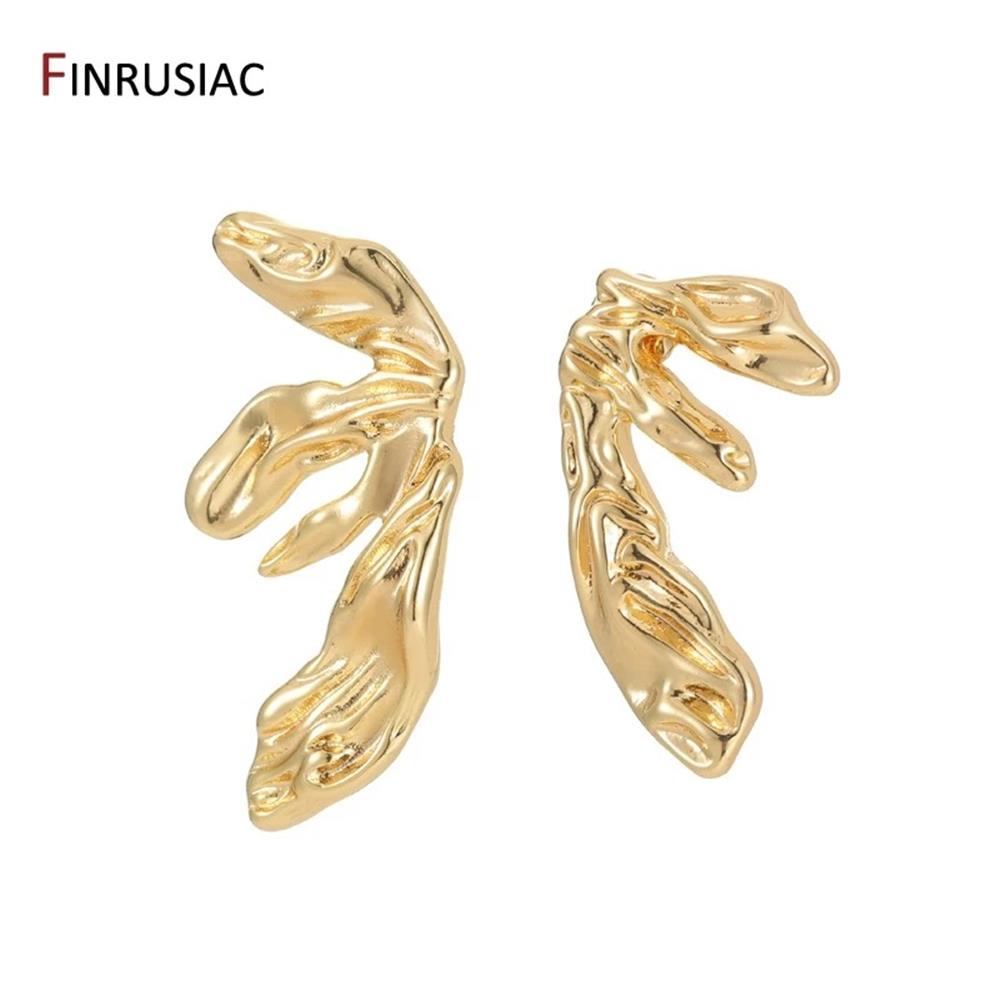 Gold Asimetrik Büyük Tasarım Yaprak Küpe