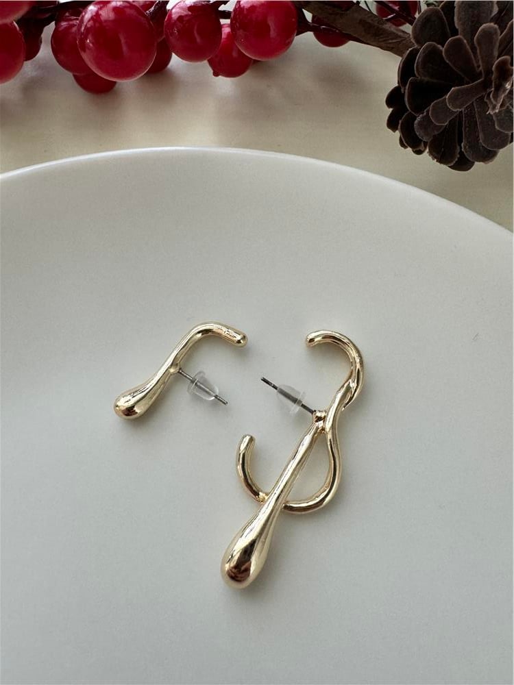 Gold Asimetrik Tasarım Küpe