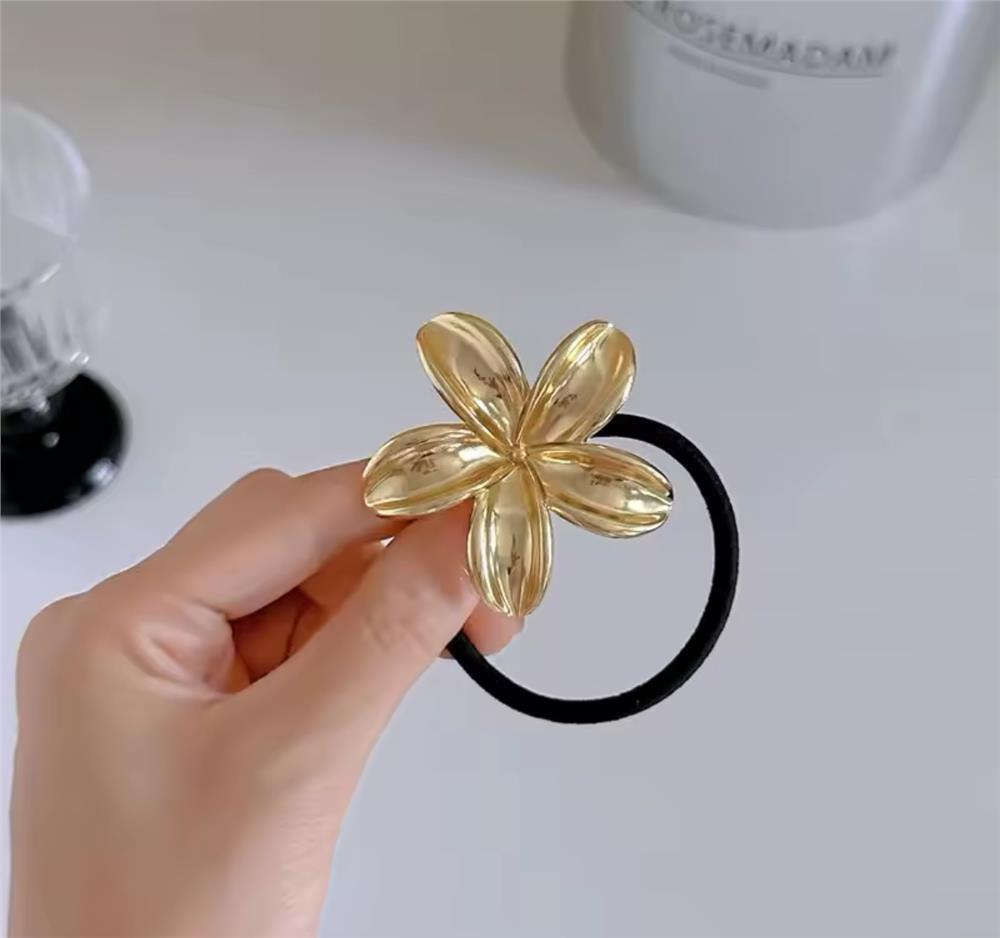 Gold Çiçekli Lastik Toka (1 Adet)