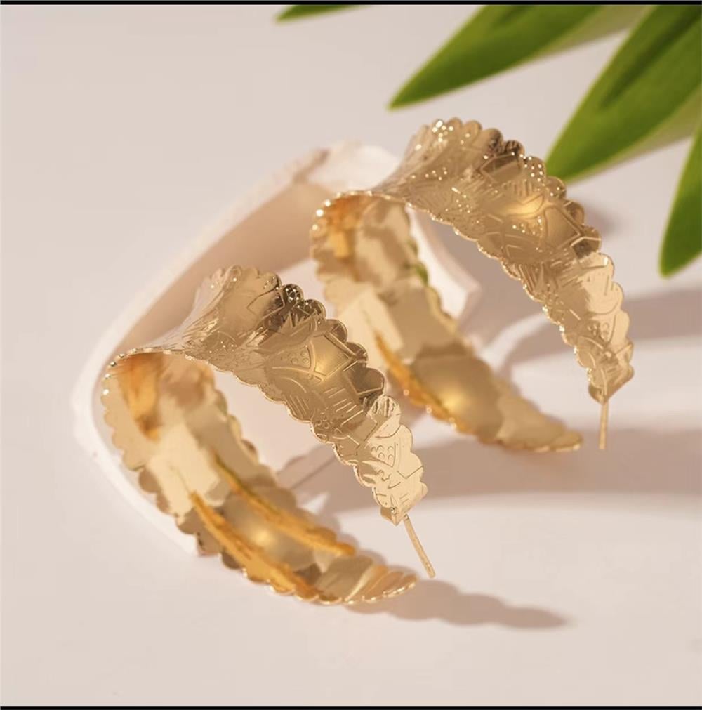 Gold Fırfırlı Büyük Halka Küpe