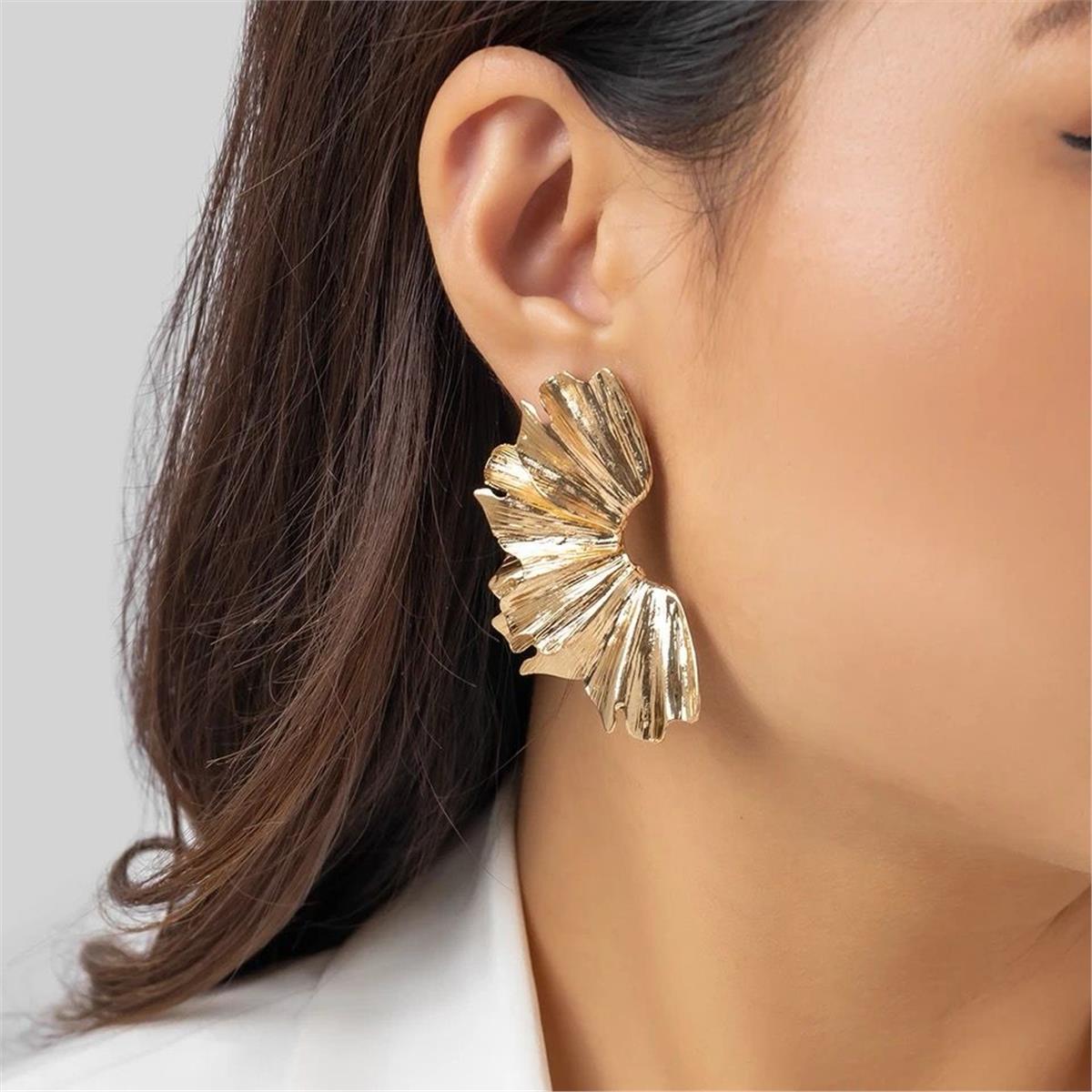 Gold Kıvrımlı Yarım Ay Küpe