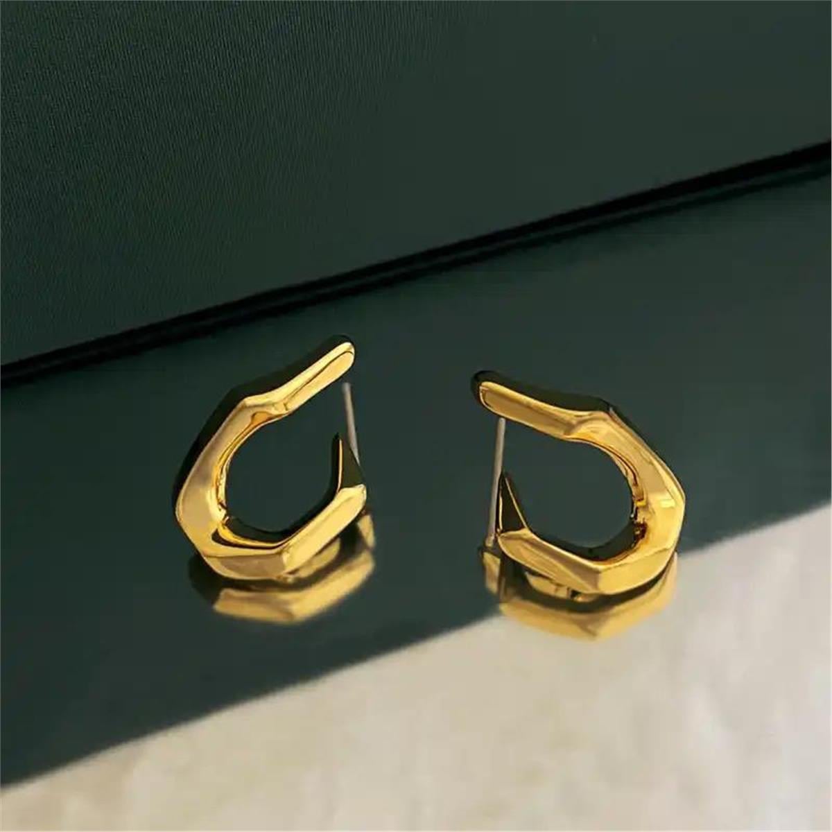 Gold Köşeli Virgül Küpe