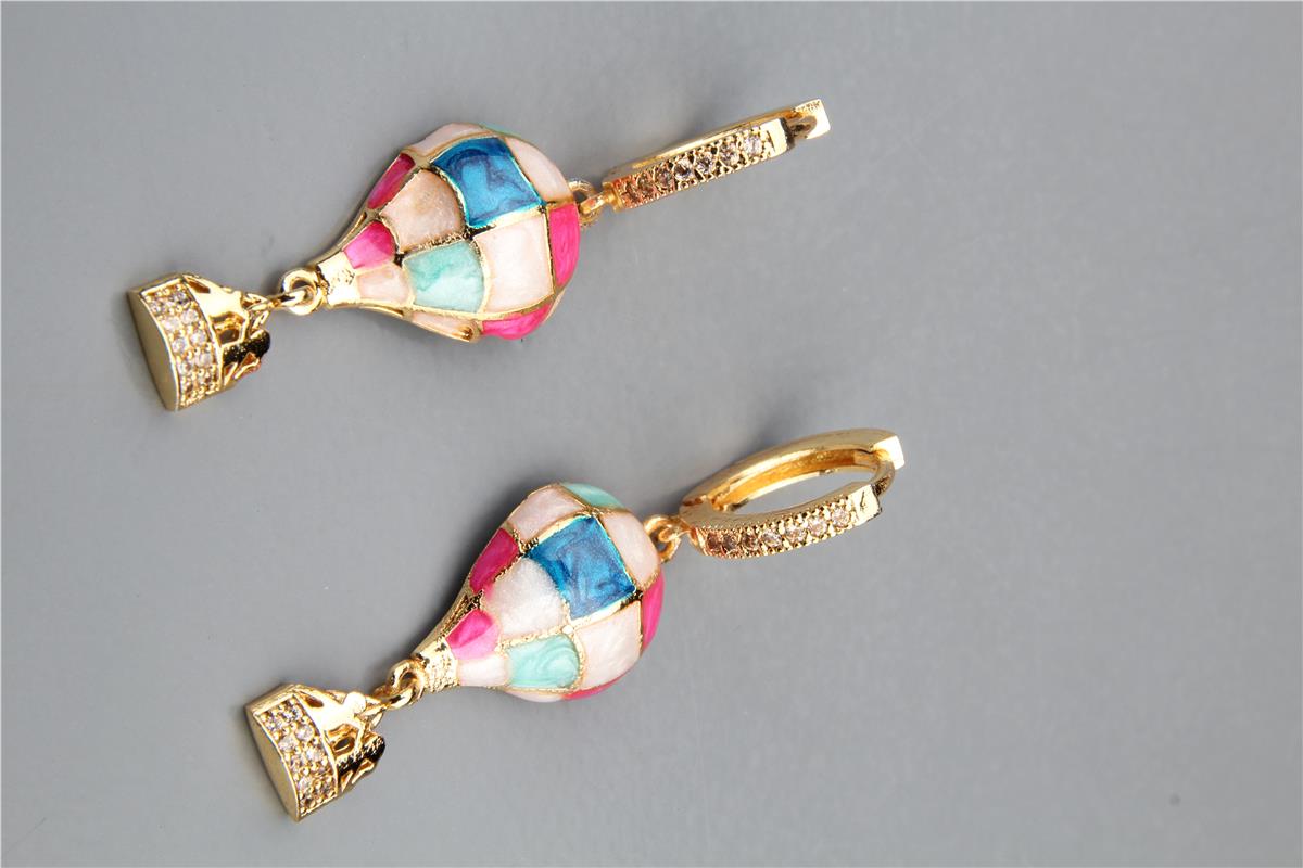 Gold Renkli Mineli Zirkon Balon Küpe