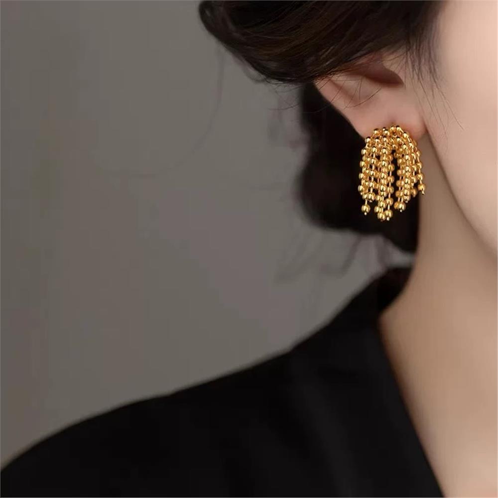 Gold Saçaklı Boncuk Zincirli Küpe
